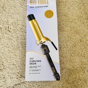 Hot Tools Pro Signature 1 1/2 Curling Iron – New in Box”
